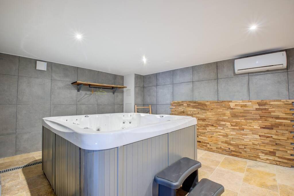 Вілла Combe Jolie Clim, Piscine & Jacuzzi Saint-Vincent-de-Cosse Екстер'єр фото